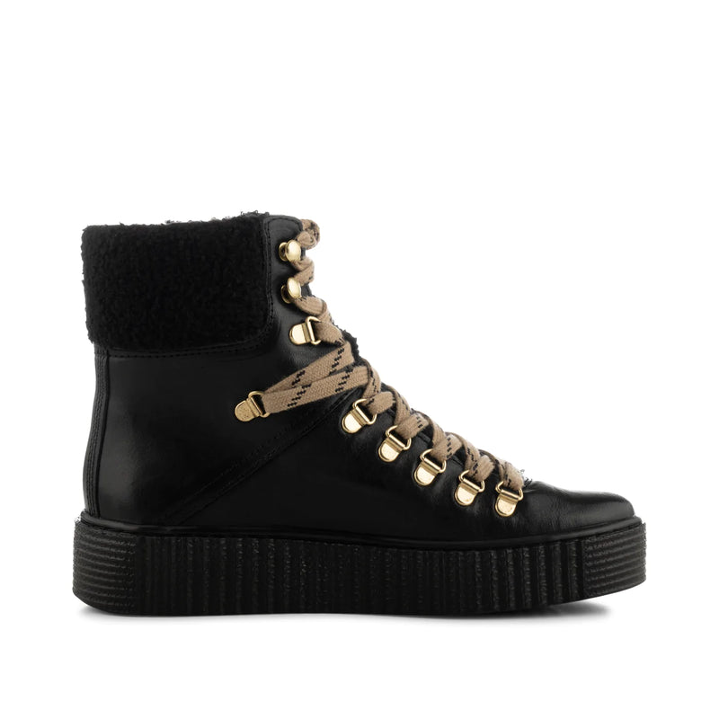 Bear trap 2025 black boots