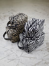 Black Colour Nyla Washbag - Leo