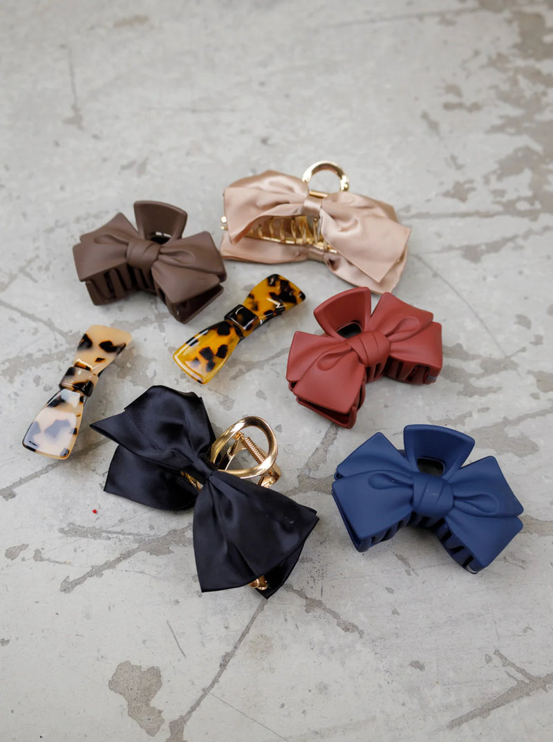 Black Colour Amanda Bow Hair Claw - Black