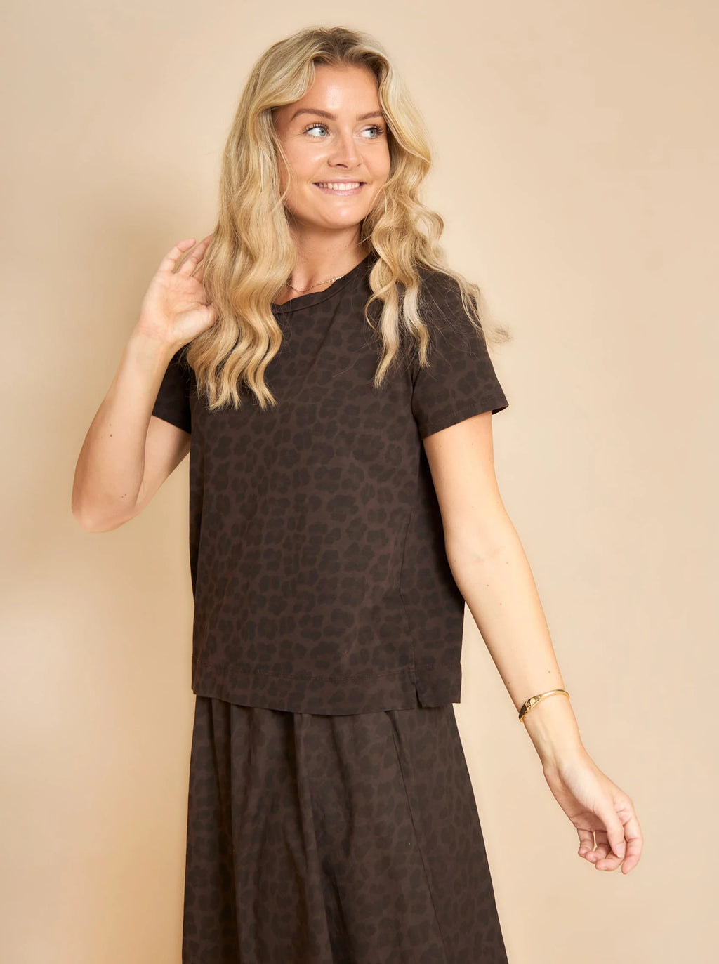 Black Colour Zelda Short Sleeve T-Shirt - Coffee Leo