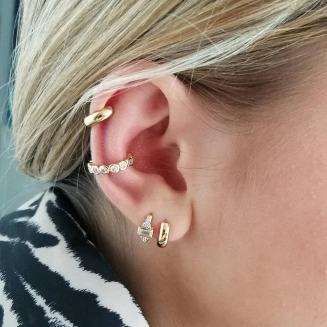 Scream Pretty Bezel Single Ear Cuff With Clear Stones - Gold