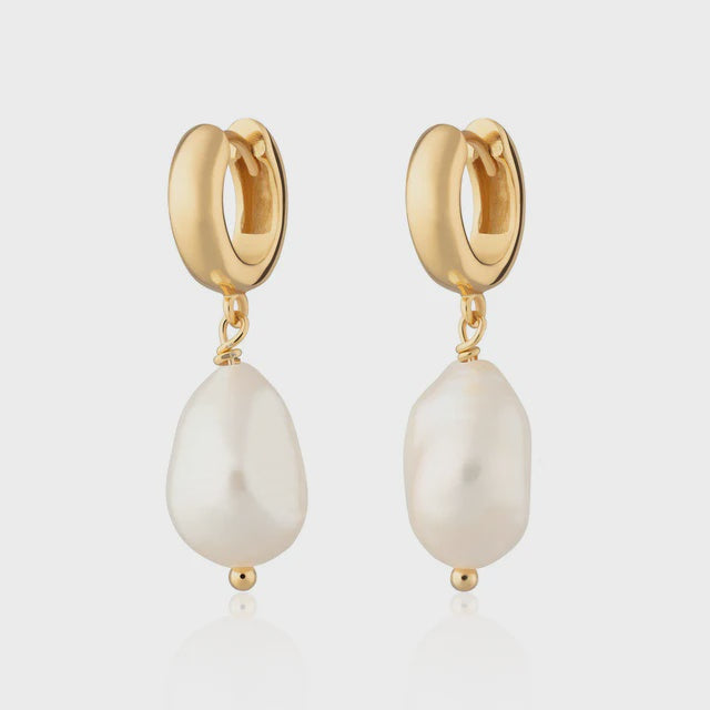 Scream Pretty Hannah Martin Baroque Pearl Huggie Earrings - Gold