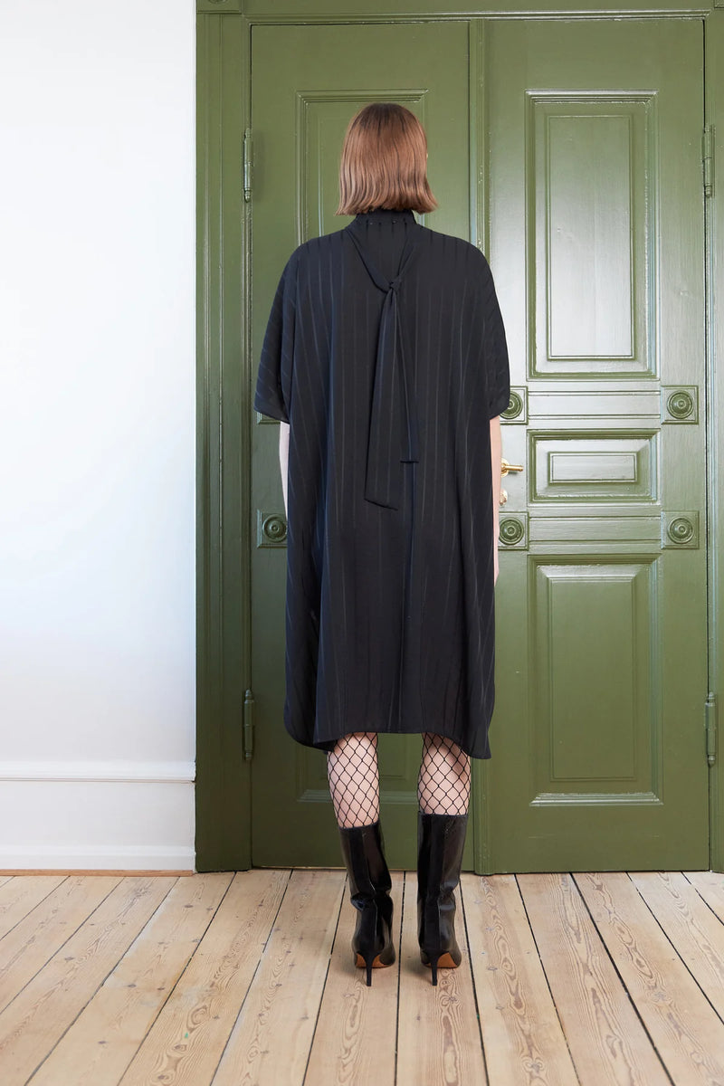 Stella Nova Midi Dress With Neck Tie Band - Black