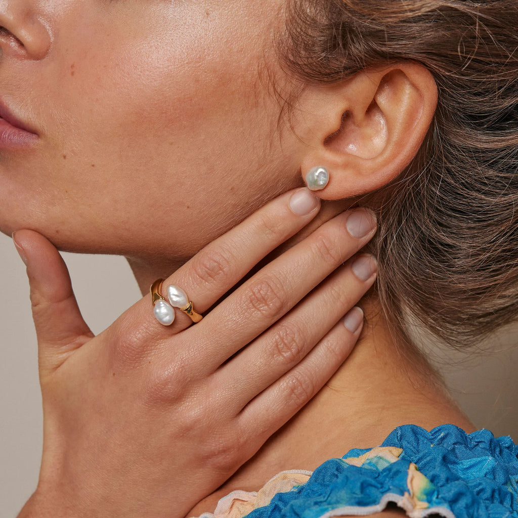 Enamel Copenhagen Baroque Pearl Stud Earrings - Gold/Pearl