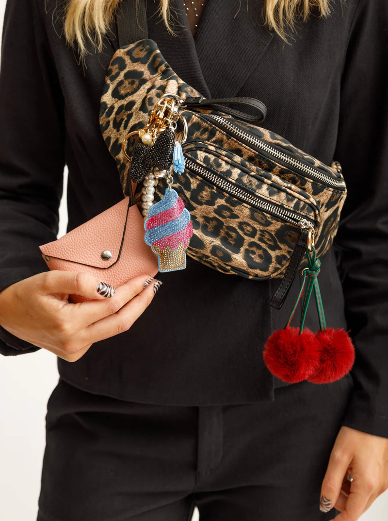 Black Colour Vilde Bumbag - Leo