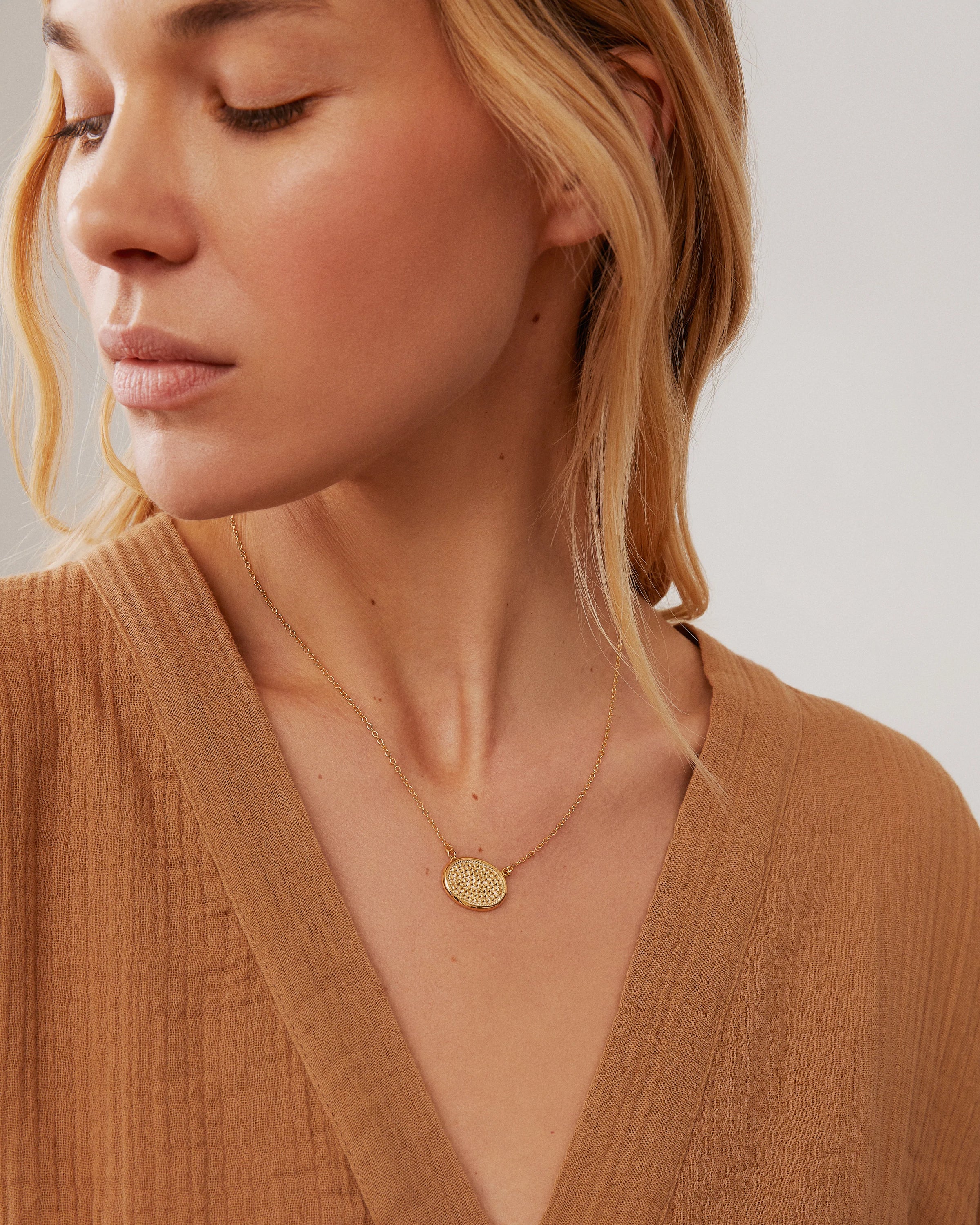 Anna Beck Smooth Rim Oval Necklace Gold Lulu M
